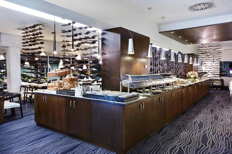 Royal Tulip Sand Колобжег Екстериор снимка The buffet at the lounge